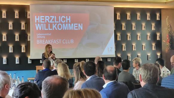 Katarina Schmidt-Ostovic, Key Account Director, LZ Medien, welcomed the invited guests to the Munich Park Café. 